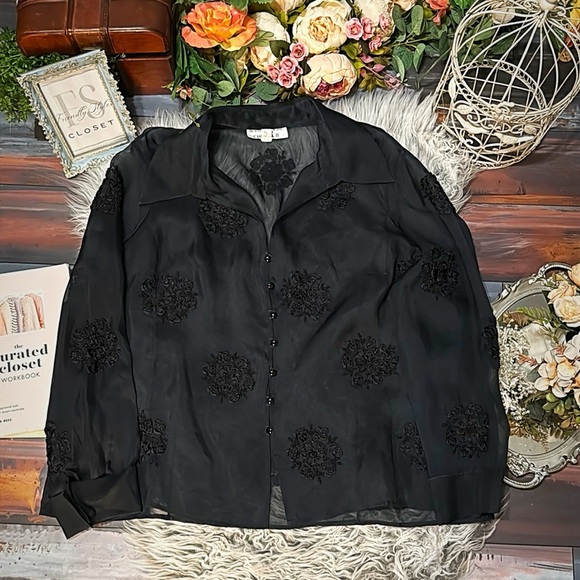 Elegant Black 100% Silk Floral Embellished Button-Up Blouse - Picture 1 of 9